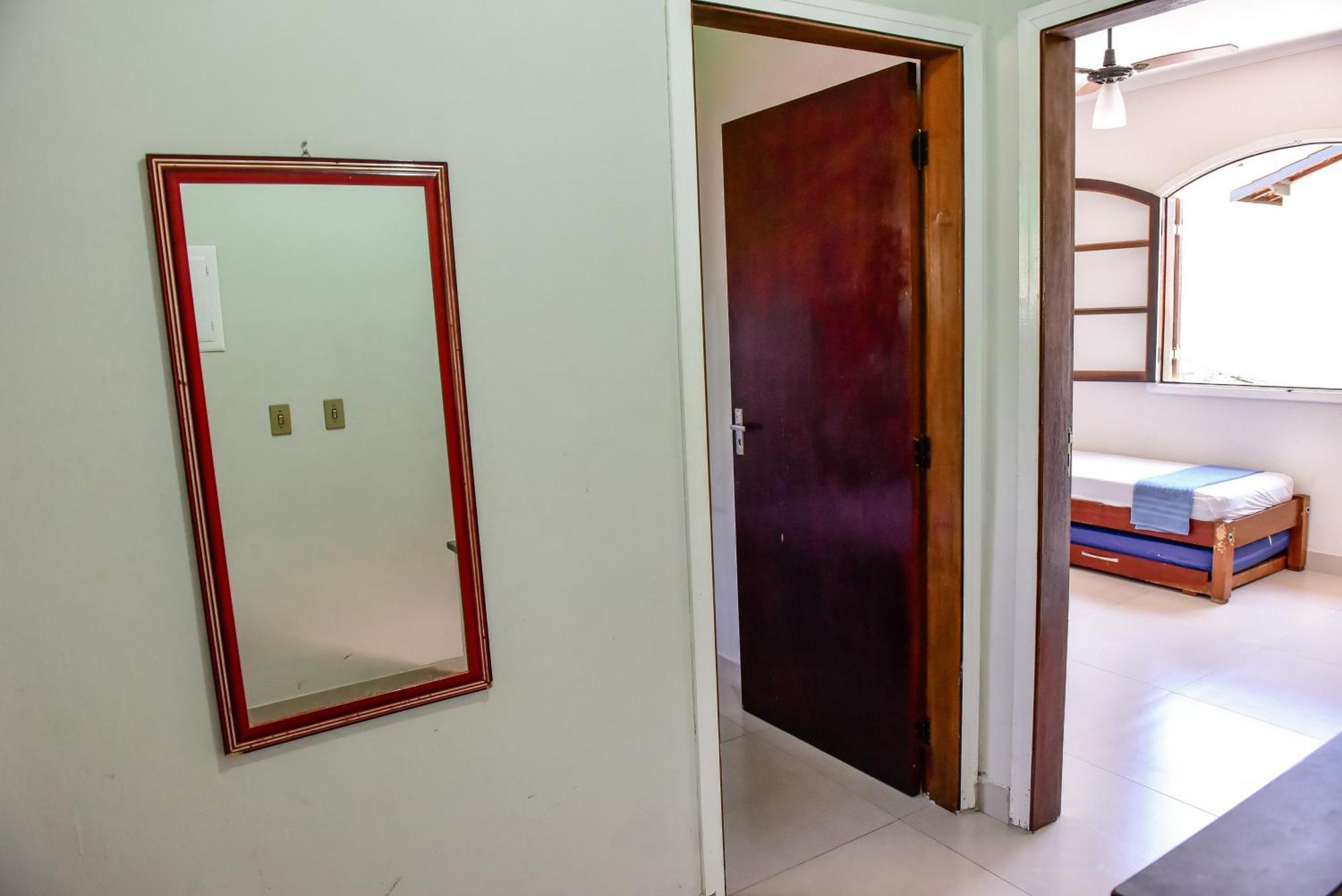Chalés por temporada no Villagio Santa Mônica, em Caraguatatuba Quarto foto